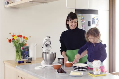 Ximena Sáenz cocina con su hija Nerolí