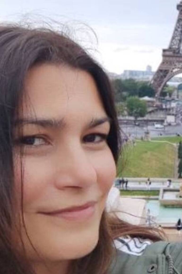Ximena sale a caminar por París, la ciudad donde vive, y todavía se maravilla ante la Torre Eiffel