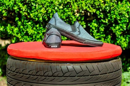 Xinca, las zapatillas mendocinas realizadas con neumáticos