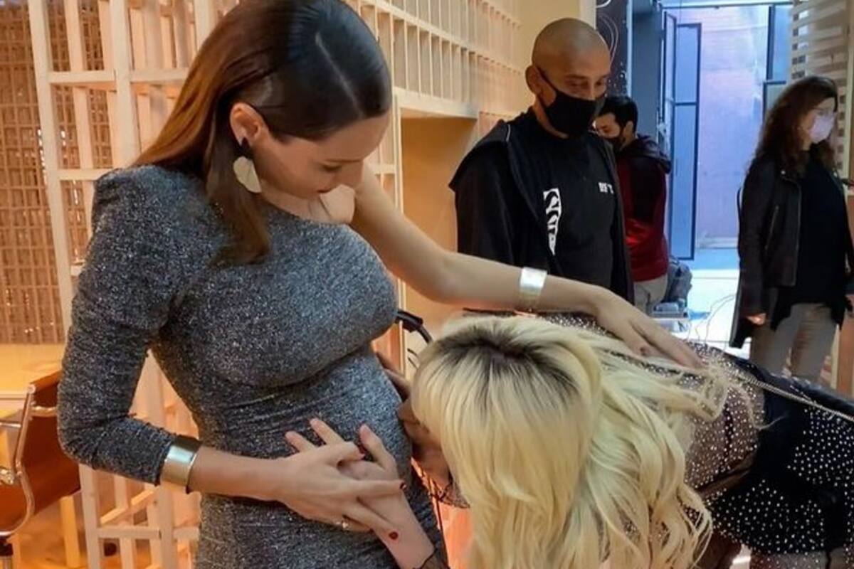 Xipolitakis le pidió permiso a Pampita, que transita un embarazo de cinco meses, para besarla en la panza