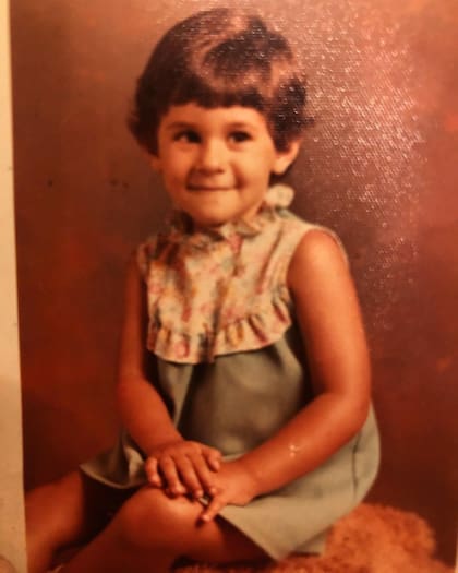 Xóchitl González fue criada por sus abuelos desde los 3 años, cuando sus padres de convicciones socialistas se fueron para luchar por la independencia de Puerto Rico