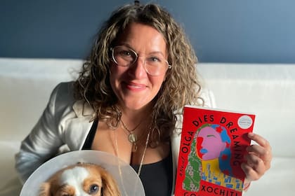 Xóchitl González, la escritora de origen latino que es autora de uno de los mejores libros de 2022: Olga dies dreaming, la historia de un par de puertorriqueños en busca del sueño americano