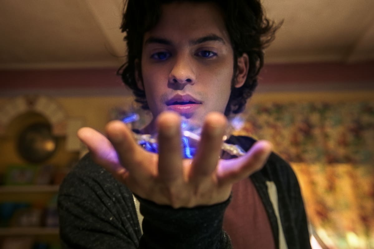 Xolo Maridueña como Blue Beetle, estreno del jueves 18