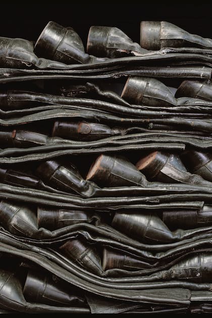 Botas de actores (detalle), de la serie Sueños vivos y vidas muertas (2002-2008)