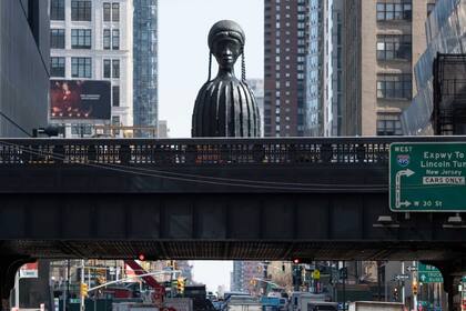 La escultura Brick House, de Simone Leigh, actualmente en el Plinth del High Line