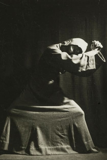 Anatole Saderman forma con Biyina Klappenbach un poderoso dúo creativo, que produce y registra escenas performáticas (detalle)