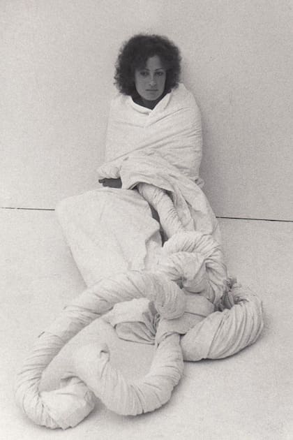 Registro de la performance El Cuerpo de Giulia-no en la Bienal de Venecia de 1972, por Gianni y Alberto Buscaglia