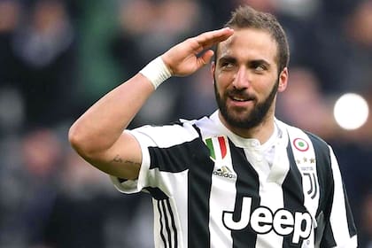 Gonzalo Higuaín se quedará en Juventus. "Tiene un año y medio más de contrato. Lo va a respetar", dijo su padre, Jorge.