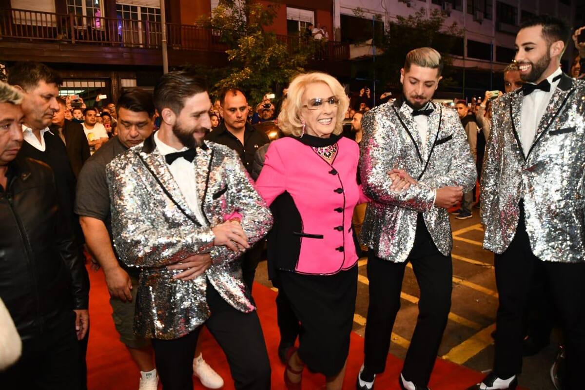 Mirtha Legrand en una de sus habituales salidas en la noche marplatense