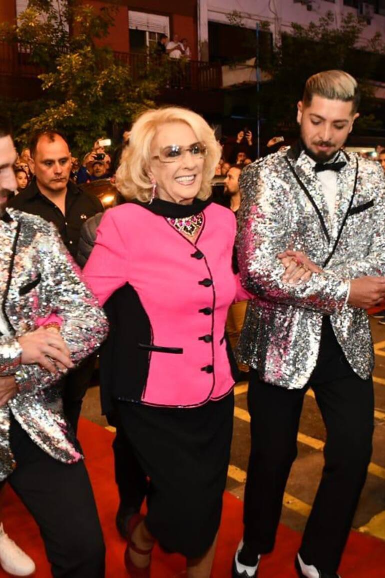 Mirtha Legrand en una de sus habituales salidas en la noche marplatense