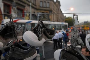 Ya comenzaron a circular colectivos y taxis por la calle Mitre, lindante a la estación de trenes, cerrada desde la tragedia de Cromagnon en el 2004