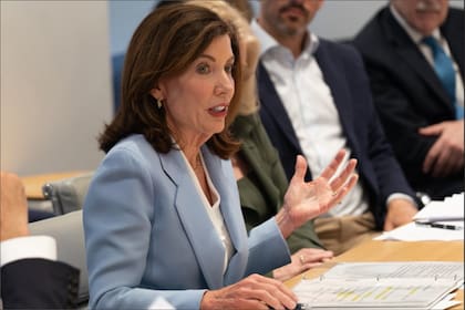 Ya comenzó a regir la prohibición de los acuerdos 287(g) del ICE en Nueva York que impulsó Kathy Hochul