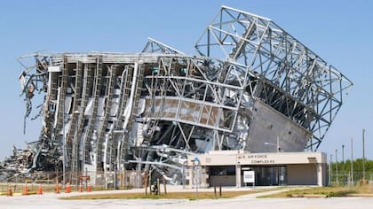 Ya es demasiado tarde para salvar algunas infraestructuras espaciales importantes: este hangar en Cabo Cañaveral fue demolido en 2008.