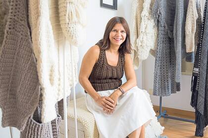 Ya es referente con sus tejidos de diseño, acaba de presentar su última colección Vida en París Fashion Week; desde Buenos Aires exporta el 80 por ciento de sus colecciones.