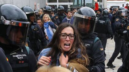 Ya hay más de 500 heridos por los incidentes durante la votación