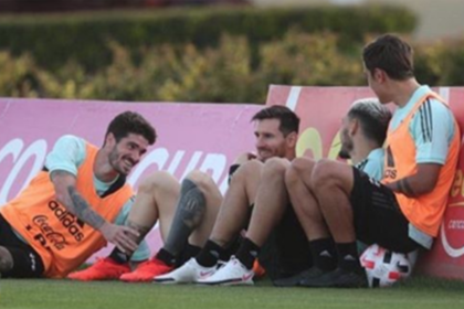 Ya no están Mascherano, Banega, Di María, Lavezzi..., ni siquiera Agüero: cambió el escenario en la selección para Messi, que esta noche abrirá sus quintas eliminatorias sudamericanas; De Paul, Paredes y Dybala, los compañeros de otra generación