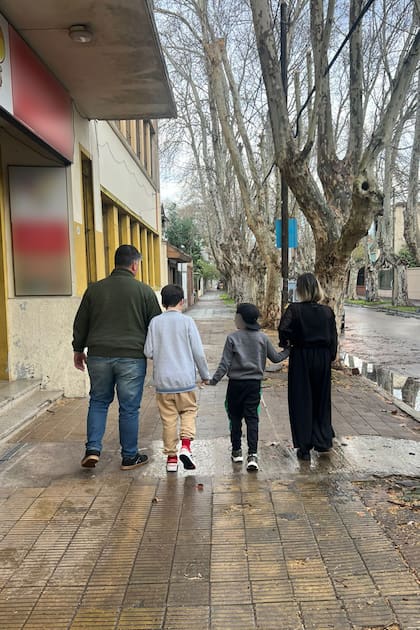 "Ya no hay más videollamadas. Ahora vivimos todos en casa", festeja Angel