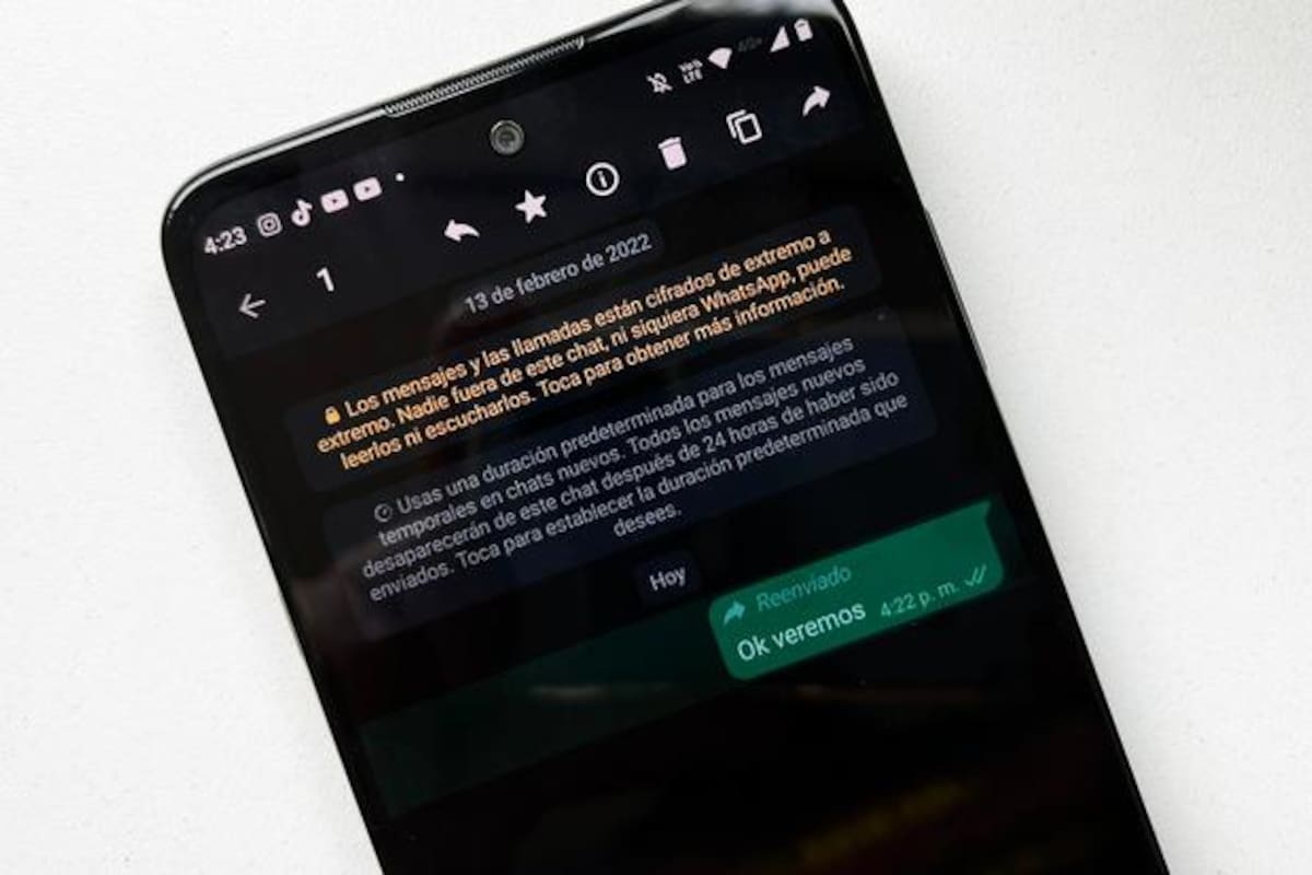 ¿Ya no quieres que aparezca "reenviado" en tus conversaciones de WhatsApp? Usa este truco