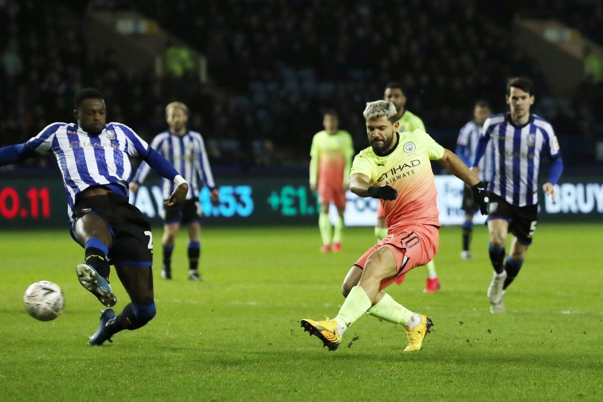 Ya partió el zurdazo de Agüero para el primer gol de los Citizens