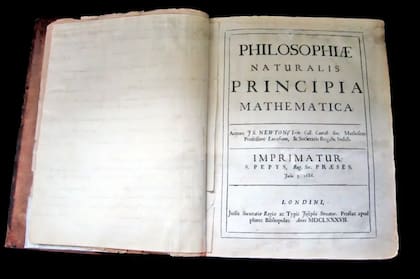 "Ya que me estoy ocupando de este tema", le escribió Newton a Halley, "me gustaría llegar al fondo del asunto antes de publicar mis artículos". Al hacerlo, creó Principia
