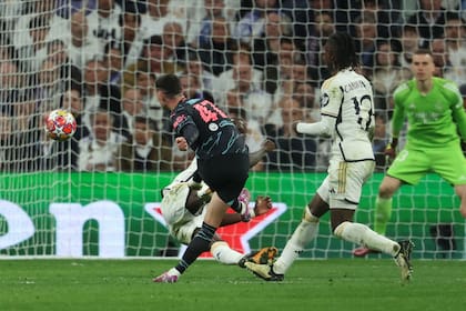 Ya salió el zurdazo de Phil Foden para el 2-2 parcial, directo al ángulo derecho; Real Madrid y Manchester City igualaron en un choque electrizante