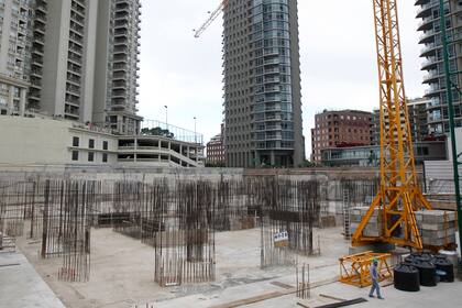 Ya se construyeron los cimientos y las cocheras del edificio