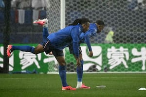 Francia derrota a Irak con un golazo de Mbappé: ¡regresaron los jugadores y en breve se reanuda el partido!