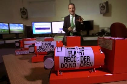 Ya se recuperaron las dos cajas negras del avión de AirAsia; ahora falta su análisis