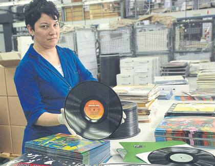 Ya se volvieron a fabricar vinilos en Argentina