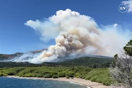 Ya son más de 1000 las hectáreas que se queman en el Parque Nacional Los Alerces