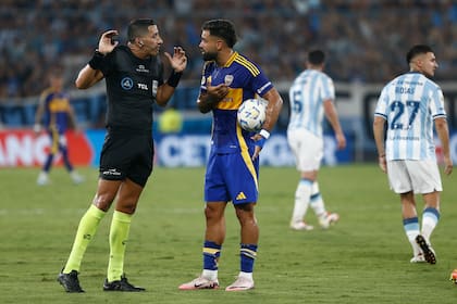 Yael Falcón Pérez y Milton Giménez, en el último Racing vs. Boca, en Avellaneda