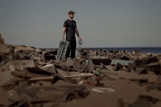 Las impactantes imágenes de la contaminación en las playas patagónicas y la maniobra que la genera
