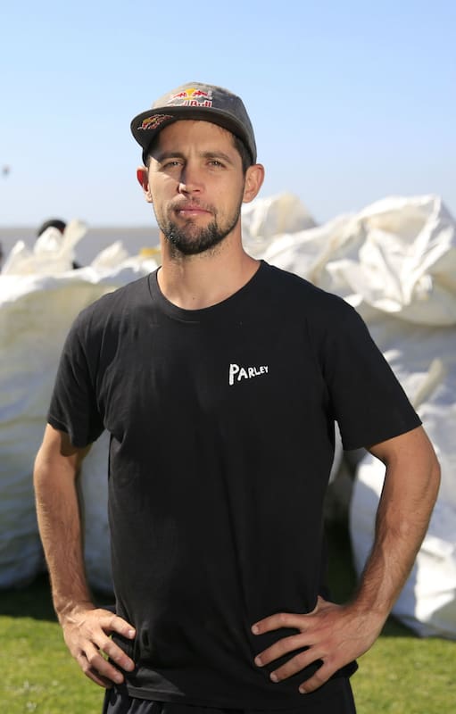 Yago Lange organiza limpiezas en la costa del río