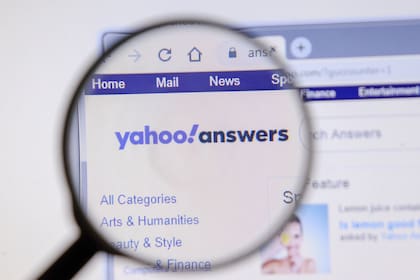 Yahoo Respuestas (en inglés, Yahoo Answers) es un sitio comunitario de preguntas y respuestas que funciona hace 16 años