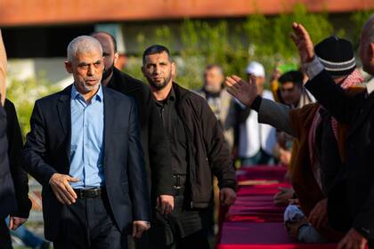 Yahya Sinwar, el líder de Hamas en Gaza, en una imagen en la franja en abril de 2023. (Samar Abu Elouf/The New York Times)