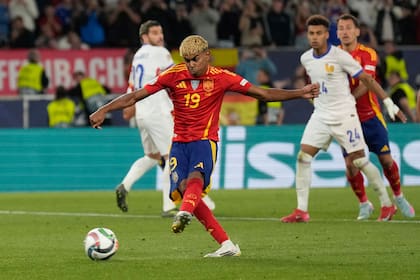 Yamal brilla y España vence 5-4 a Francia en semifinal de la Liga de Naciones