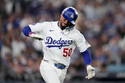 Yamamoto brilla por Dodgers, que barren a Rojos y anclan en la serie divisional de la Liga Nacional