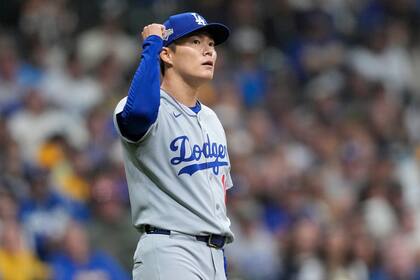 Yamamoto lanza juego de 3 hits y Dodgers amplían ventaja ante Cerveceros en Serie de Campeonato