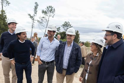Yamandú Orsi visita el proyecto +Colonia