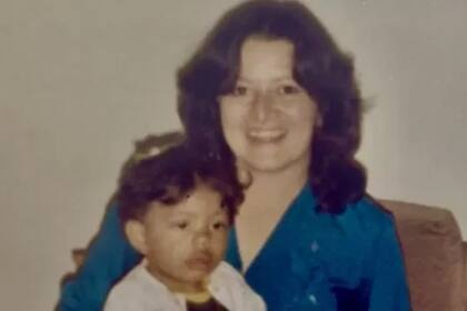 Yamely adoptó a Lourdes en 1980