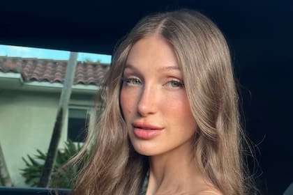 Yami Safdie se dio a conocer en las redes sociales, conquistó al público con su música y fue elegida como telonera de Dua Lipa (Foto: Instagram @yamisafdie)