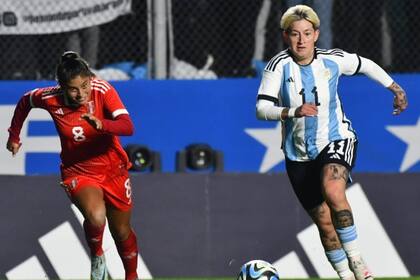 Yamila Rodríguez, la ex goleadora de Boca, lucha por meterse en el once titular de la Argentina, para el debut