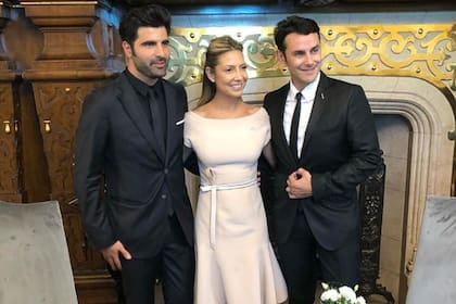 Yáñez y dos de sus colaboradores que asistieron el día de sus cumpleaños