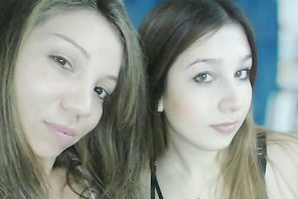 Yanina Lescano junto a Nahir Galarza en la Unidad Penal de Mujeres N° 6 de Paraná