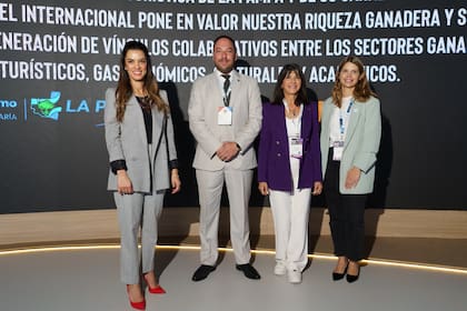Yanina Martínez, Adriana Romero y Gastón Pellegrino