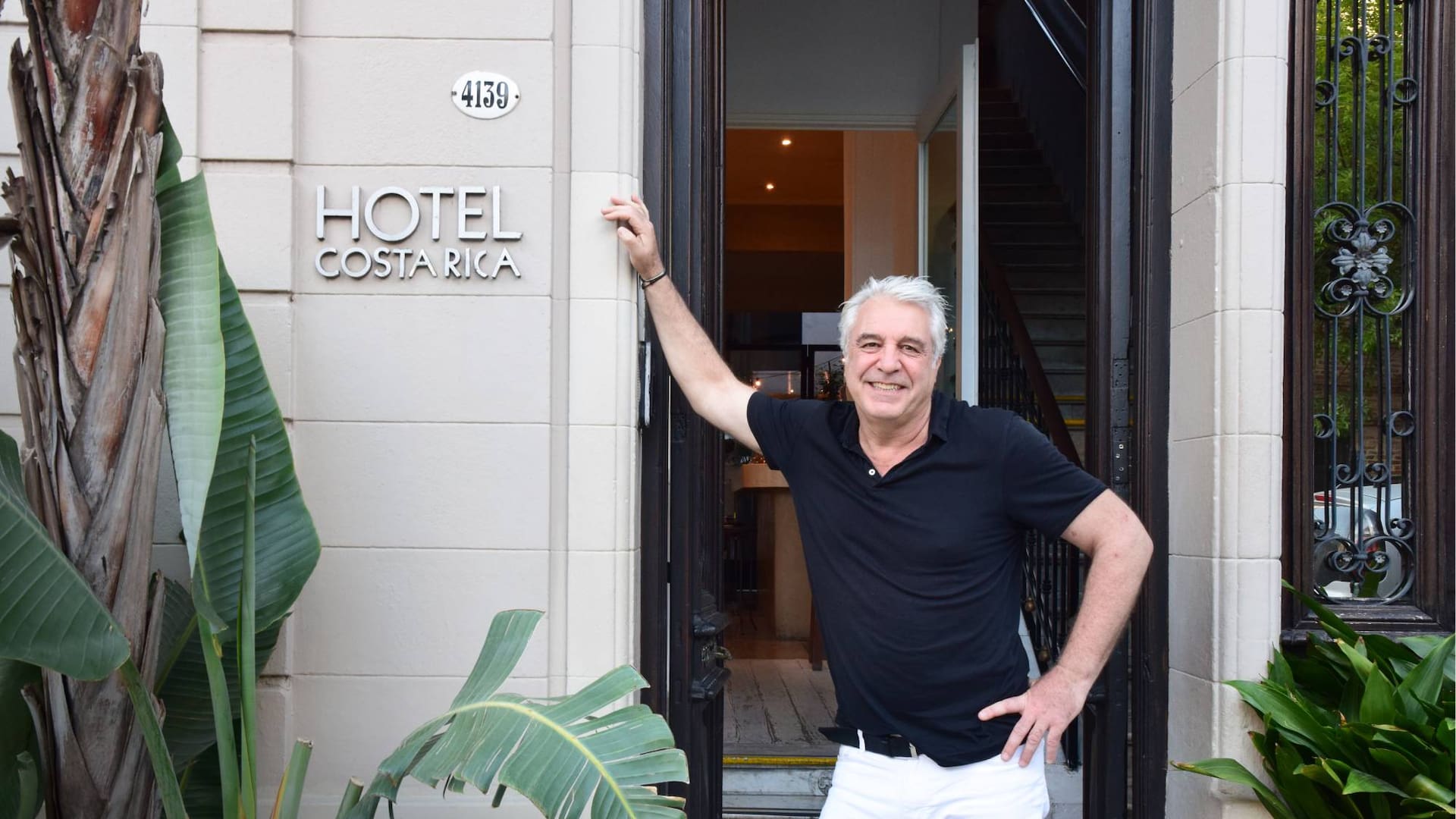Yann Poulhazan llegó en 2005, decidido a cambiar de vida: "Como en Argentina era barato vivir , me vine a probar aquí”, cuenta desde su hotel.