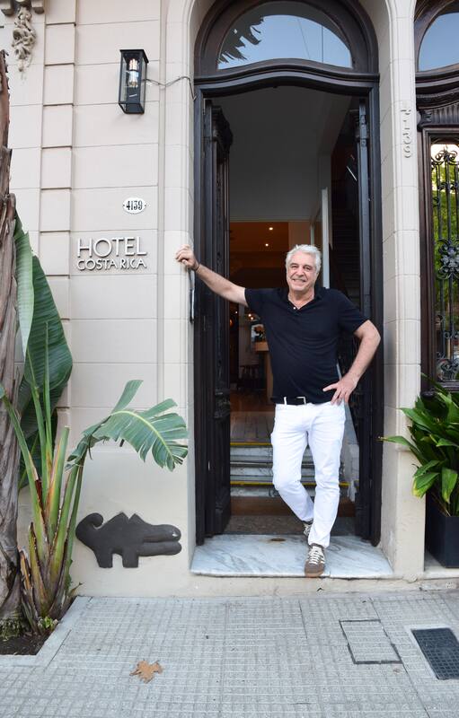 Yann Poulhazan llegó en 2005, decidido a cambiar de vida: "Como en Argentina era barato vivir , me vine a probar aquí”, cuenta desde su hotel.