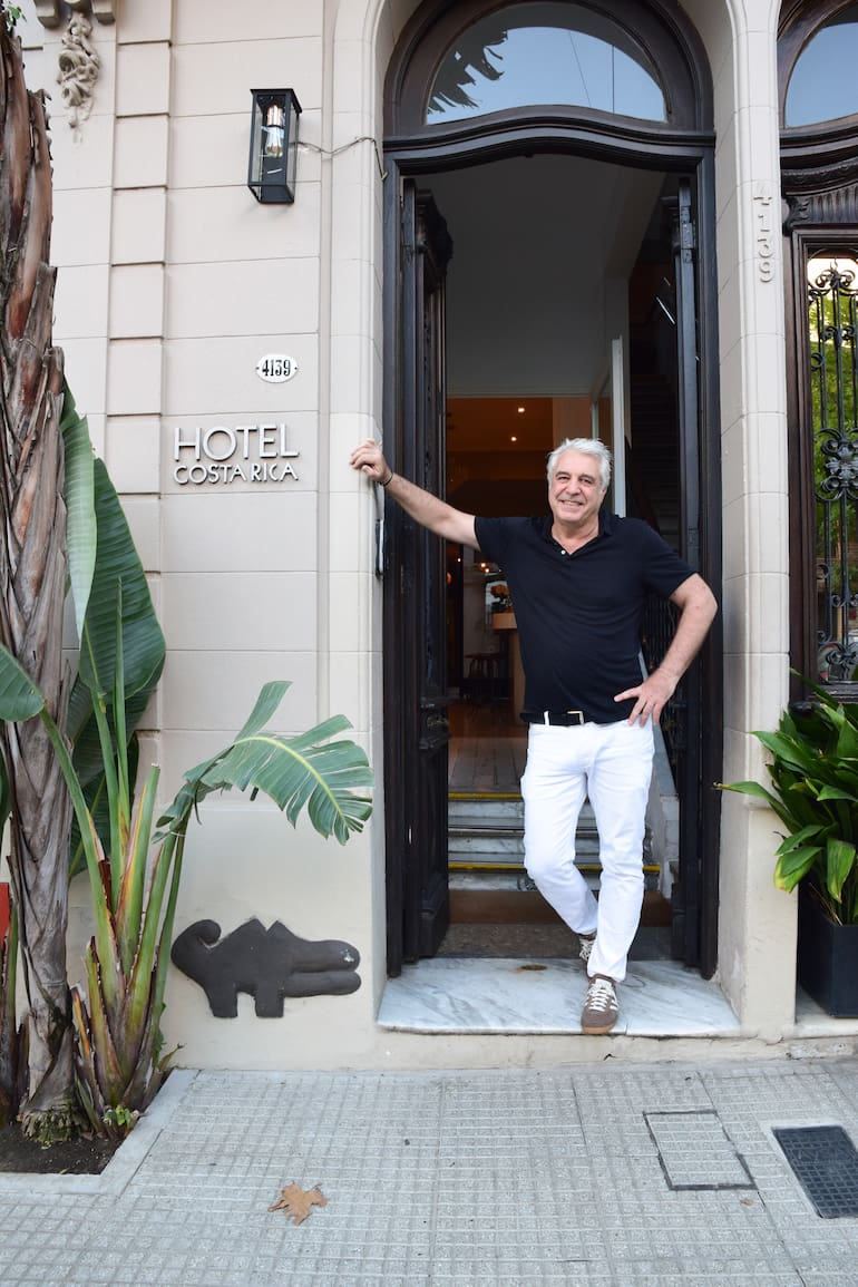 Yann Poulhazan llegó en 2005, decidido a cambiar de vida: "Como en Argentina era barato vivir , me vine a probar aquí”, cuenta desde su hotel.