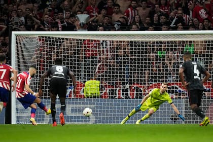 Yannick Carrasco patea el penal en el minuto 99; Lukas Hradecky tapará el remate del belga; Atlético Madrid se va eliminado de la Champions de una manera increíble
