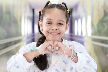 Yasmin Garcia, de 7 años, se sometió a una cirugía mínimamente invasiva que resolvió un problema grave que tenía detrás de su ojo derecho